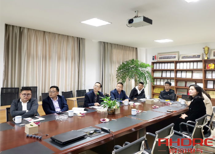 会议交流中.jpg 会议交流中.jpg