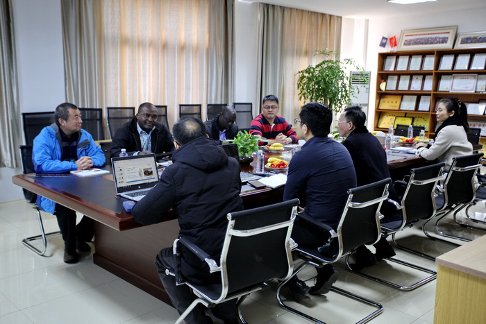 双方会议交流中 双方会议交流中