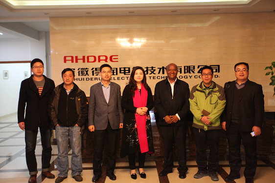 Amare Abay与得润公司部分负责人合影留念 Amare Abay与得润公司部分负责人合影留念