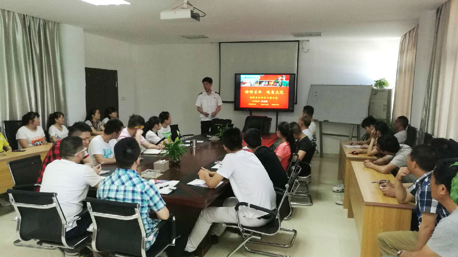 安徽得润电气 成套高低压开关柜厂家 报价 电话:400-0551-777 qq:3176885416 安徽得润电气 成套高低压开关柜厂家 报价 电话:400-0551-777 qq:3176885416