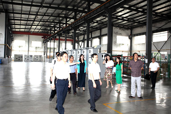 湖南省工商联副主席吴曙光到得润电气参观考察 湖南省工商联副主席吴曙光到得润电气参观考察