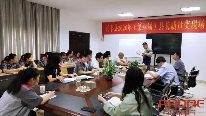 现场培训中.jpg 现场培训中.jpg