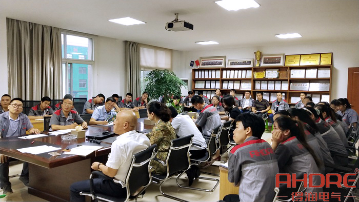 现场培训中2.jpg 现场培训中2.jpg
