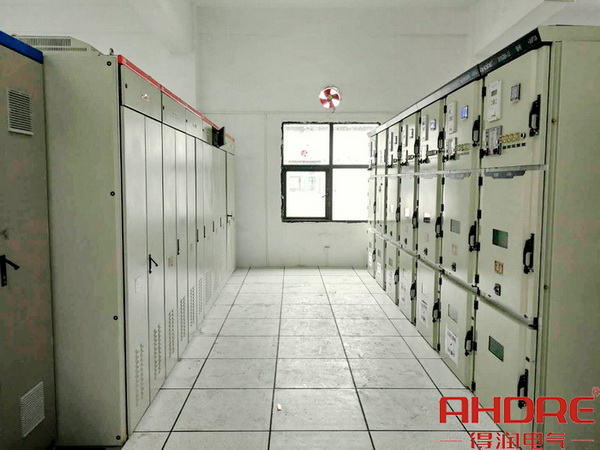 项目现场高低压配电柜实物图.jpg 项目现场高低压配电柜实物图.jpg