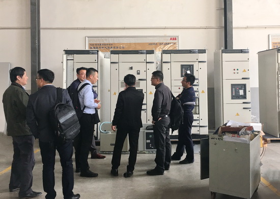 客户来得润电气参观产品图 客户来得润电气参观产品图