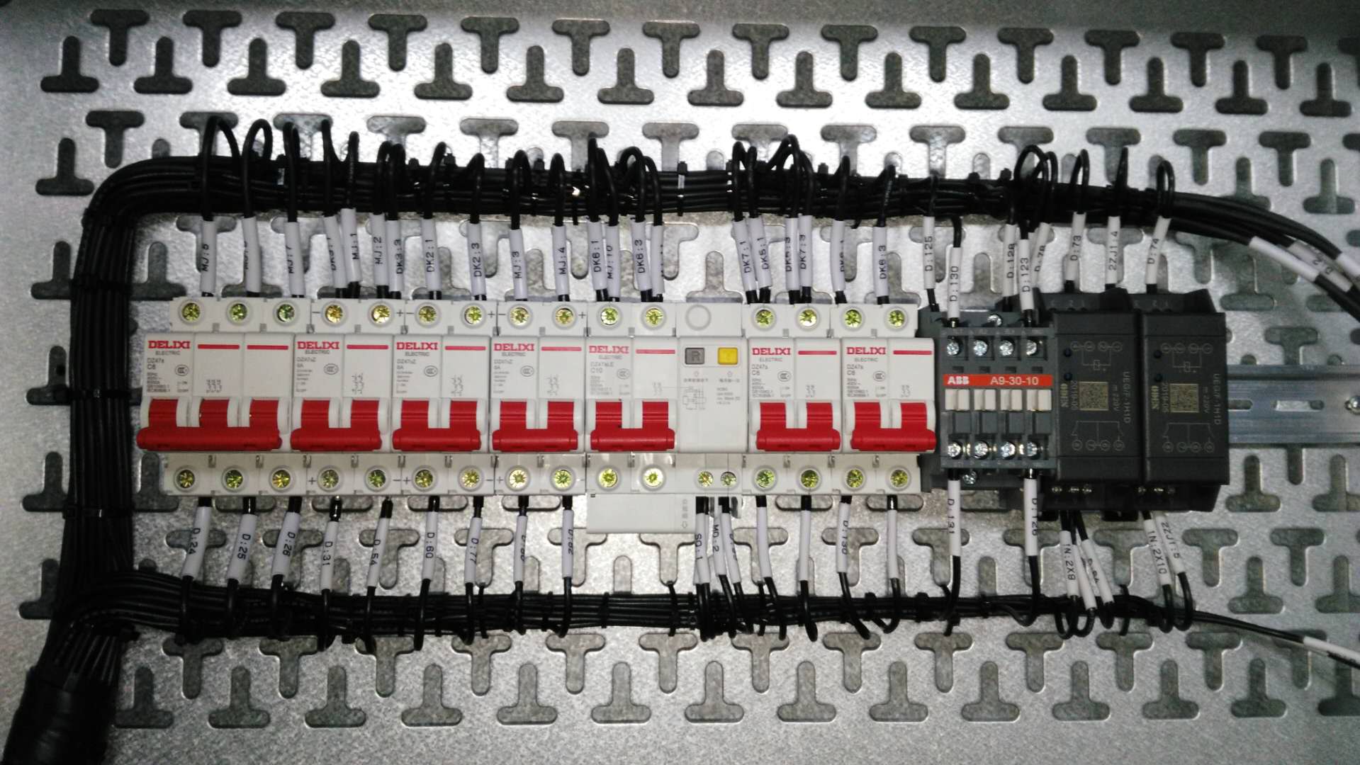 KYN28A-12高压开关柜 安徽得润电气 400-128-7988 KYN28A-12高压开关柜 安徽得润电气 400-128-7988