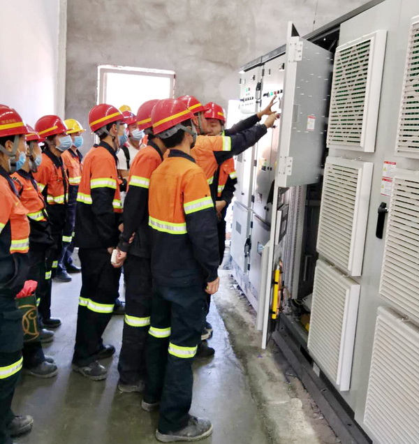 旁路柜现场指导培训图.jpg 旁路柜现场指导培训图.jpg